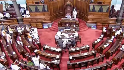 சமஸ்கிருதம் தவிர தொன்மை மொழி ஏதும் இங்கு இல்லையா.?  32 நாடாளுமன்ற உறுப்பினர்கள் போர்க் கொடி.