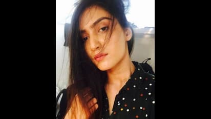 பிரித்வி ஷா - பிராச்சி சிங் ஹையோ பத்திக்கிச்சு.. பத்திக்கிச்சு.. ஓ ஓ கண்ணே..!!