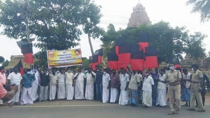 இந்தி தெரிந்தால்தான் லோன்..!! இந்தியன் ஓவர்சீஸ் வங்கி மேலாளர் அட்ராசிட்டி: களத்தில் இறங்கிய திமுக..!!