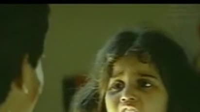 அஜித் மச்சினிச்சி ஷாமிலியா இது?... டாப் ஆங்கிளில் வெளியிட்ட கிளாமர் செல்ஃபி...!