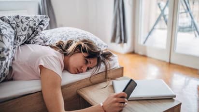 എപ്പോഴും ക്ഷീണമാണോ? ഈ മൂന്ന് വിറ്റാമിനുകളുടെ കുറവാകാം...