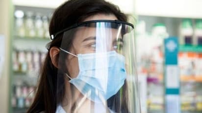 അധ്യാപകര്ക്ക് ഫേസ് ഷീല്ഡ് നല്കാന് തീരുമാനം