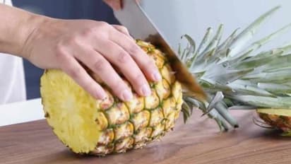 പൈനാപ്പിള്‍ മുറിക്കേണ്ടത് ദാ ഇങ്ങനെയാണ്; ഒന്ന് പരീക്ഷിച്ചുനോക്കൂ...