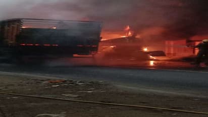 পুরুলিয়ায় মর্মান্তিক দুর্ঘটনা, বাস-ট্রেলারের সংঘর্ষে দাউ দাউ করে জ্বলল আগুন, দেখুন চাঞ্চল্যকর ছবি