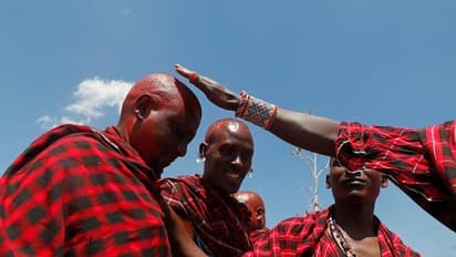 മൊറാനില് നിന്ന് എംസിയിലേക്ക് ; കാണാം മസായി ഗോത്ര മൂപ്പന്റെ തെരഞ്ഞെടുപ്പ് ചിത്രങ്ങള്