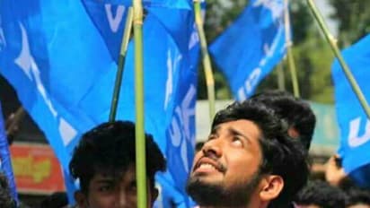 ആള്മാറാട്ട വിവാദത്തില് അഭിജിത്തിന് കുരുക്ക്; കേസെടുത്ത് പൊലീസ്, ന്യായീകരണങ്ങള് നിരത്തി കെഎസ്യു