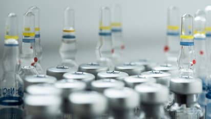 করোনার প্রতিষেধক সংরক্ষণে কোল্ড হাব, সংগ্রহ থেকে টিকা প্রদানের জন্য তৈরি  ব্লু প্রিন্ট