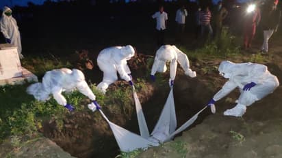 ಕೋವಿಡ್ ಶವ ಮುಟ್ಟಲು ಕುಟುಂಬಸ್ಥರ ಹಿಂಜರಿಕೆ