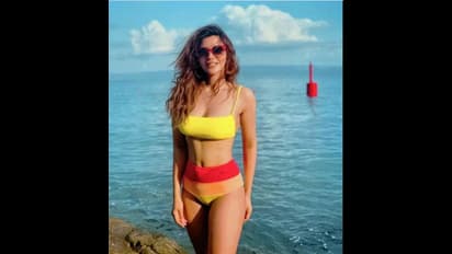 ఇంటర్నెట్ ని షేక్ చేస్తున్న బికినీ వీడియో,చూసారా?