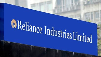 రిలయన్స్ ఇండస్ట్రీస్ చేతికి బజాజ్‌ ఎలక్ట్రానిక్స్‌...? రూ.3 వేల కోట్ల డీల్ ...