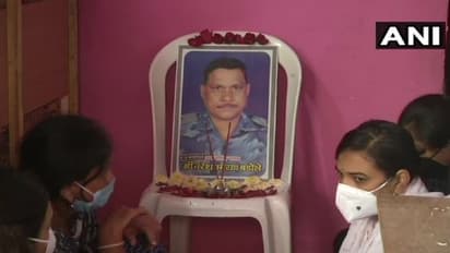 বীর যোদ্ধার লড়াই হল শেষ, সন্ত্রাস হামলায় শহিদ এএসআই বাদোল নরেশকে আনা হল তাঁর বাড়িতে