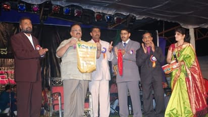 ಶಿರಸಿ: ಮಾರಿಕಾಂಬಾ ದೇವಿ ಮೂರ್ತಿ ತಲೆಯ ಮೇಲೆ ಎತ್ತಿ ಹಿಡಿದು ಗೌರವಿಸಿದ್ದ ಎಸ್ಪಿಬಿ