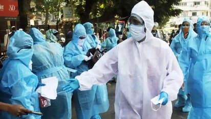 यूपी में कम हो रहे हैं कोरोना के मामले, रोजाना 4 हजार के स्तर पर पहुंचे मामले