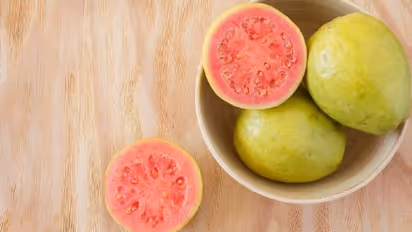 അലസത നീക്കാനും പെട്ടെന്ന് ഉന്മേഷം തോന്നാനും സഹായിക്കുന്ന ഭക്ഷണങ്ങള്...