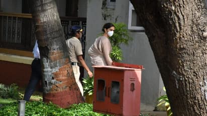 ಎರಡನೇ ದಿನ ಎನ್‌ಸಿಬಿ ಕಚೇರಿಗೆ ಬಂದ ದೀಪಿಕಾ..! ಇಲ್ಲಿವೆ ಫೋಟೋಸ್