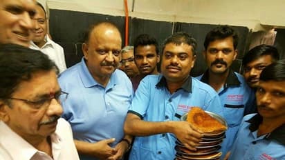 ವಿದ್ಯಾರ್ಥಿ ಭವನದ ಮಸಾಲೆ ದೋಸೆ ತಿಂದು ಮೆಚ್ಚಿದ್ರು SPB: ಇಲ್ನೋಡಿ ಫೋಟೋಸ್