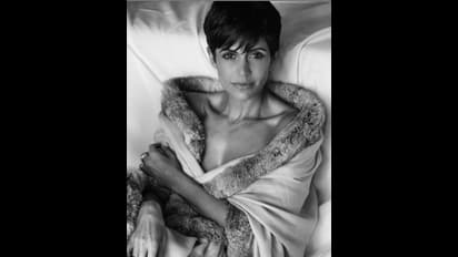 48 வயதிலும் இப்படியா..? முரட்டு கவர்ச்சியில் ரசிகர்களை மிரட்டும் சிம்பு பட நடிகை! ஹாட் போட்டோஸ்...