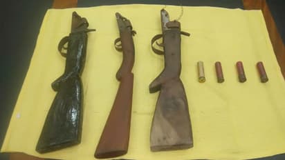 বাসন্তীতে পুলিশের অভিযান, উদ্ধার আগ্নেয়াস্ত্র-কার্তুজ