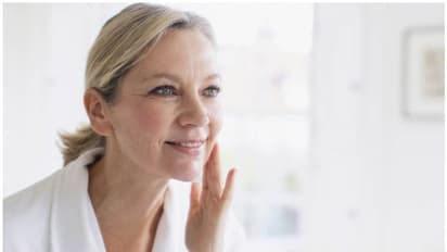 ചര്‍മ്മത്തിന് പ്രായമാകുന്നത് തടയാന്‍ ശ്രദ്ധിക്കേണ്ട 6 കാര്യങ്ങൾ