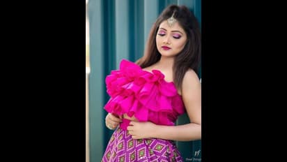 குட்டை டவுசர் போட்டு தொடை முழுவதையும் காட்டிய ரோஜா சீரியல் நடிகை..! இவரா இப்படி ஷாக் ஆன ரசிகர்கள்..!