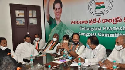 ముఖ్య నేతలతో గాంధీ భవన్ లో ఠాగూర్ భేటీ: నిరుద్యోగ సమస్యపై రేవంత్ పాదయాత్ర?