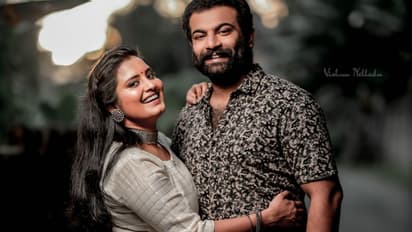 മറ്റൊരു താരവിവാഹം കൂടി; നടി റോഷ്ന ആന് റോയ്യും നടന് കിച്ചു ടെല്ലസും വിവാഹിതരാവുന്നു