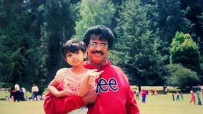 வடிவேலுவுடன் இருக்கும் இந்த சீரியல் நடிகை யார் தெரியுமா? இந்த நடிகரின் மகளா! அரிய புகைப்பட தொகுப்பு!