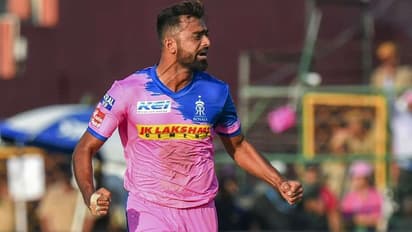 #RRvsDC பவர்ப்ளேயில் பட்டைய கிளப்பிய உனாத்கத்..!சீட்டுக்கட்டுபோல் சரிந்த டெல்லி பேட்டிங் ஆர்டர்