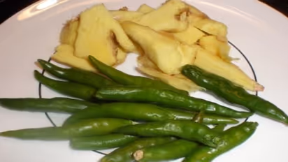 मैगी नहीं, 2 मिनट में झटपट बनाएं अदरक-हरी मिर्च का चटपटा अचार, 1 महीने तक नहीं होगा खराब