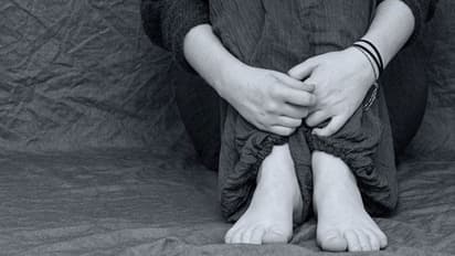 అంగన్ వాడీ కార్యకర్తకు.. సర్పంచ్ భర్త వేధింపులు..!