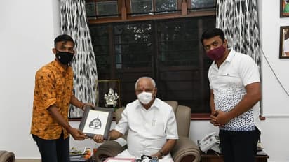 ಎಲೆಯಲ್ಲಿ ಬಿಎಸ್‌ವೈ ಚಿತ್ರ:  ಕಲಾವಿದನಿಗೆ ಸಿಎಂ ಬಂಪರ್ ಗಿಫ್ಟ್..!