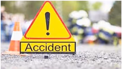 రోడ్డు దాటుతుండగా ఢీకొట్టిన కారు.. ఇద్దరు చిన్నారులు మృతి