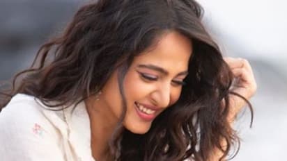 25 ఏళ్ళ కుర్రాడితో అనుష్క లవ్, ఏజ్ గ్యాపే మరి