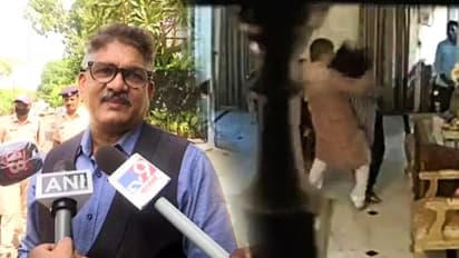 ভাইরাল এডিজি-র কুকীর্তি, চাকরি খোয়াতে হল মধ্যপ্রদেশের পুলিশকর্তাকে, দেখুন ভিডিও