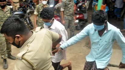 'প্রভাবশালী নেতাদের খুনের ছক', শান্তিনিকেতনে আগ্নেয়াস্ত্র-সহ গ্রেফতার চার বাংলাদেশি