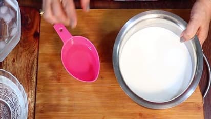 1 लीटर भैंस के कच्चे दूध से मिनटों में बनाएं मार्केट जैसा पिज्जा चीज, रबर से भी लचीला है ये सस्ता जुगाड़