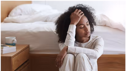 എപ്പോഴും ക്ഷീണം തോന്നാറുണ്ടോ; ഈ നാല് വിറ്റാമിനുകളുടെ കുറവുണ്ടാകാം