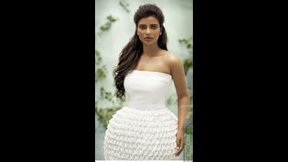 லோ நெக் சுடிதாரில்... பார்பி பொம்மை போல் போஸ் கொடுத்த ஐஸ்வர்யா ராஜேஷ்..!