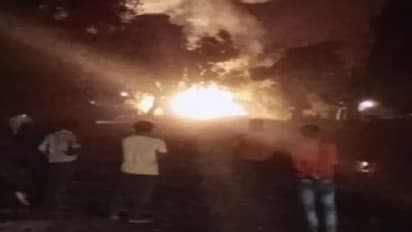 तेज धमाके के साथ लगी आग और हवा में यूं फटे 300 LPG सिलेंडर, दहल गया पूरा इलाका..सहम गए लोग