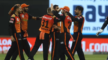 আইপিএলে প্রথম জয় সানরাইজার্সের, দিল্লি ক্যাপিটালসকে  ১৫ রানে হারাল ডেভিড ওয়ার্নারের দল