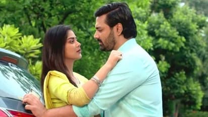 শিক্ষক-ছাত্রীর রোম্যান্সই আনছে TRP, 'এখানে আকাশ নীল'-কে কীভাবে টেক্কা দিল 'মোহর'