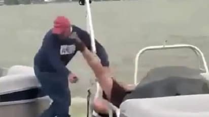 രണ്ട് ബോട്ടിലായി ഒരു റൊമാന്റിക് വിവാഹാഭ്യർത്ഥന; അവസാനം സംഭവിച്ചത്...