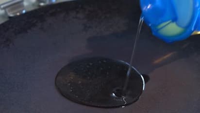 लोहे के काले तवे पर रोटी की जगह बनाएं ऐसा लाजवाब चिकन, 5 मिनट में कर देगा KFC को भी फेल