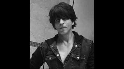 গান্ধী জয়ন্তীতে পোস্ট, দলিতদের বিষয়  কেন মুখ খুলছেন না, শাহরুখকে কটাক্ষ অভিনেত্রীর