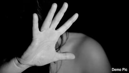 తుపాకీ గురిపెట్టి, బాయ్ఫ్రెండ్ని చెట్టుకు కట్టేసి: యువతిపై ఐదుగురి గ్యాంగ్రేప్