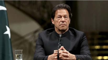 ৪০-এ পাকিস্তান মাত্র ২, পরীক্ষায় বসার আগেই ফেল কপালে নাচছে ইমরান খানের