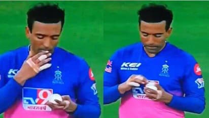 icc cricket: icc new rules 2022: இனிமேல், எச்சில் தொட்டு பந்தை பாலிஷ் செய்யக்கூடாது: நிரந்தர தடை விதித்த ஐசிசி