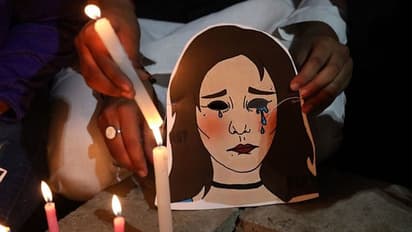 బిస్కెట్లలో మత్తు మందు: వివాహితపై అత్యాచారం.. బ్లాక్మెయిల్