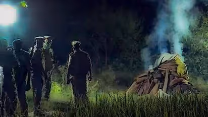 बार-बार गला दबाने से टूटी हड्डी, चोट के कई निशान...हाथरस केस में पीड़िता की PM रिपोर्ट में बड़ा खुलासा