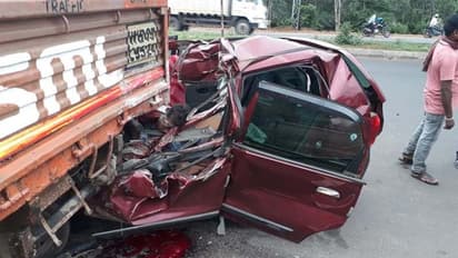 శ్రీకాకుళంలో ఘోర రోడ్డు ప్రమాదం... ఇద్దరు మృతి, ఇద్దరి పరిస్థితి విషమం